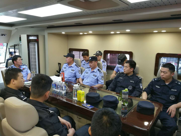 南陽市公安局圓滿完成第十五屆玉雕文化節(jié)暨第九屆南陽月季花會安保任務(wù)(圖4) 南陽市公安局圓滿完成第十五屆玉雕文化節(jié)暨第九屆南陽月季花會安保任務(wù)(圖4)