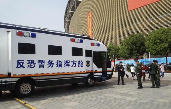 南陽市公安局圓滿完成第十五屆玉雕文化節(jié)暨第九屆南陽月季花會安保任務(wù)(圖2) 南陽市公安局圓滿完成第十五屆玉雕文化節(jié)暨第九屆南陽月季花會安保任務(wù)(圖2)