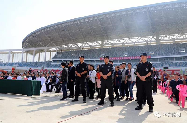 南陽市公安局圓滿完成第十五屆玉雕文化節(jié)暨第九屆南陽月季花會安保任務(wù)(圖7) 南陽市公安局圓滿完成第十五屆玉雕文化節(jié)暨第九屆南陽月季花會安保任務(wù)(圖7)