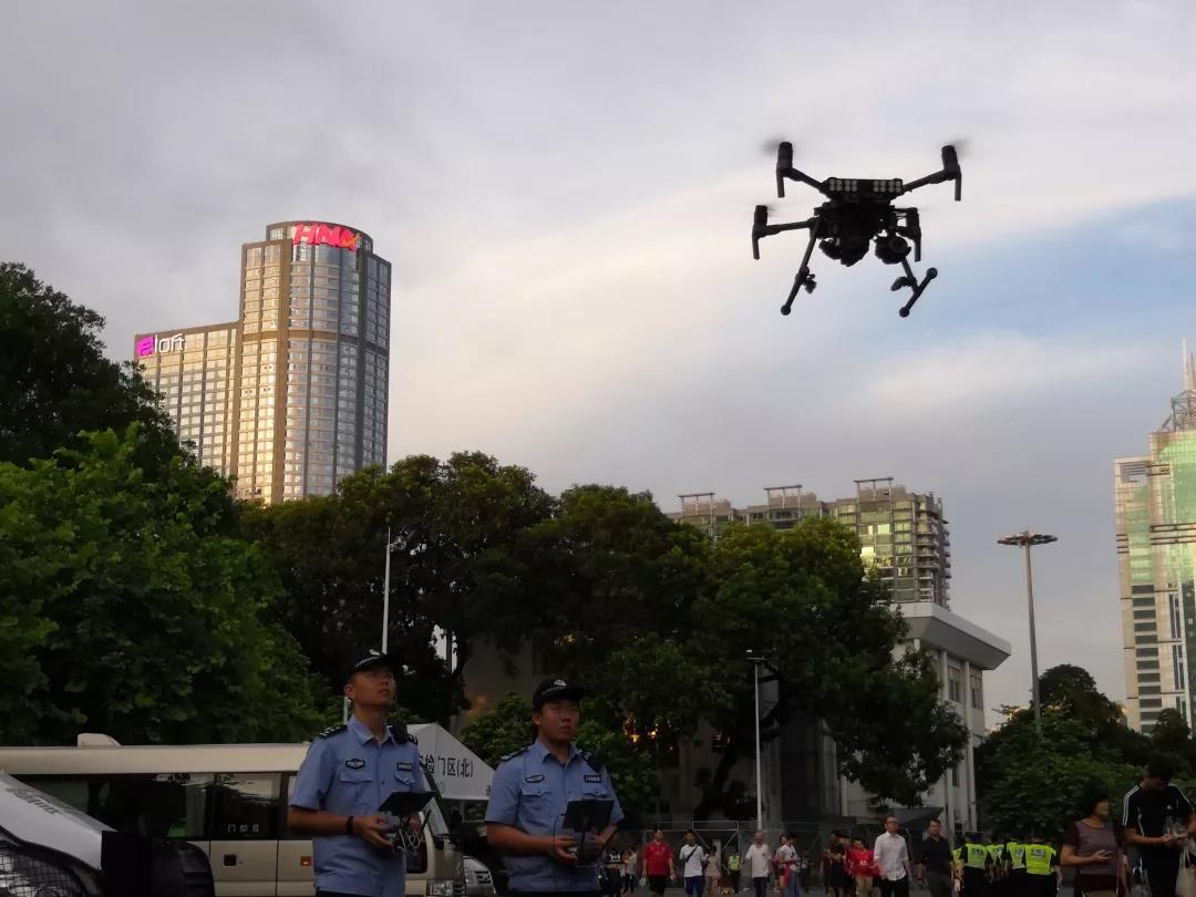 “空中警察”:眼神犀利的警用無人機(jī)(圖2) “空中警察”:眼神犀利的警用無人機(jī)(圖2)