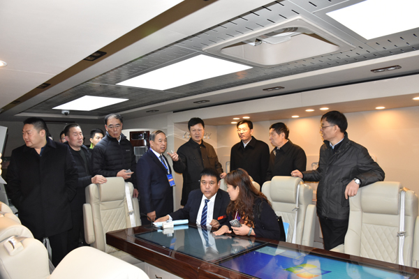 森源鴻馬攜旗下8款警務(wù)車震撼亮相2016南京警用裝備展(圖3)