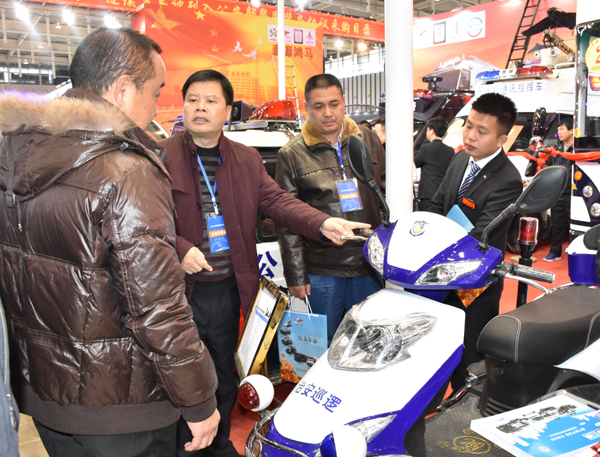 森源鴻馬攜旗下8款警務(wù)車震撼亮相2016南京警用裝備展(圖15)