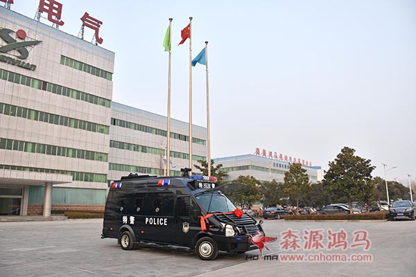 青?；】h輕型裝甲實戰(zhàn)運兵車發(fā)車     列裝基層(圖1)