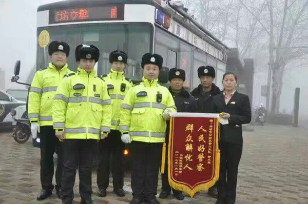 河北三河新型移動警務室上路    助力道路交通管(圖2)
