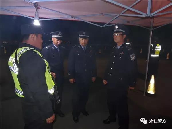 【兩會安保進行時】 袁副縣長一行夜查安保執(zhí)勤(圖2)
