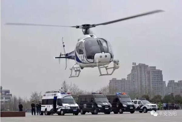 洛陽警用直升機(jī)首飛儀式 警航指揮車保駕護(hù)航(圖4) 洛陽警用直升機(jī)首飛儀式 警航指揮車保駕護(hù)航(圖4)