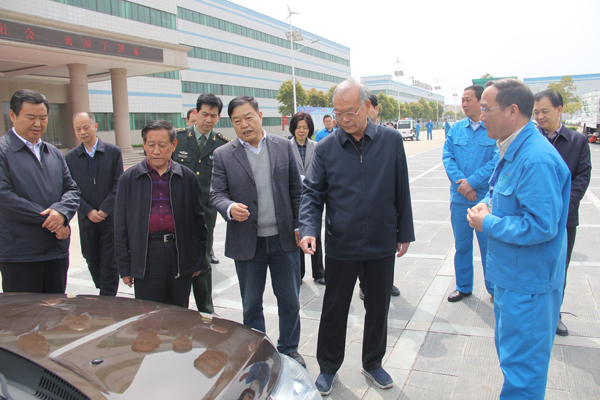 中央軍委政治工作部副主任賈廷安上將蒞臨公司參觀指導(dǎo)(圖2) 中央軍委政治工作部副主任賈廷安上將蒞臨公司參觀指導(dǎo)(圖2)