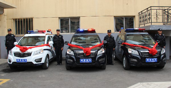內(nèi)蒙古杭錦后旗公安局警用電動(dòng)巡邏車(chē)亮相陜壩街頭(圖1) 內(nèi)蒙古杭錦后旗公安局警用電動(dòng)巡邏車(chē)亮相陜壩街頭(圖1)
