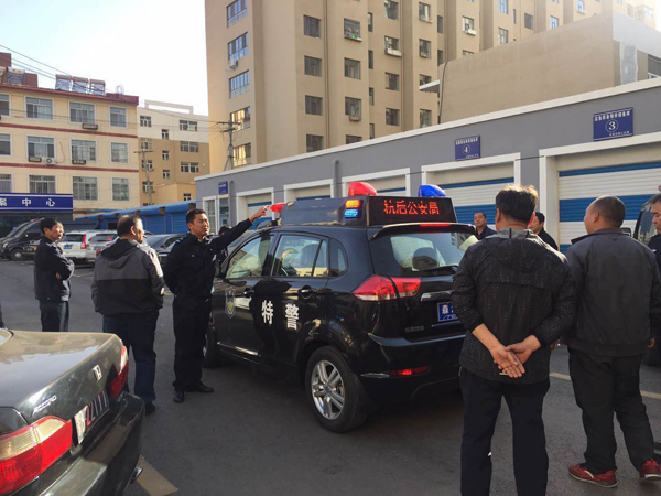 內(nèi)蒙古杭錦后旗公安局警用電動(dòng)巡邏車(chē)亮相陜壩街頭(圖2) 內(nèi)蒙古杭錦后旗公安局警用電動(dòng)巡邏車(chē)亮相陜壩街頭(圖2)