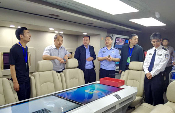 森源鴻馬攜7款警務(wù)車亮相2017貴州警用裝備展示推介會(huì)(圖12) 森源鴻馬攜7款警務(wù)車亮相2017貴州警用裝備展示推介會(huì)(圖12)