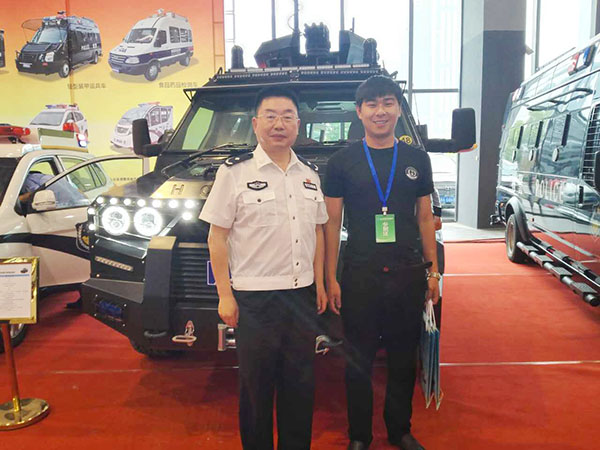 森源鴻馬攜7款警務(wù)車亮相2017貴州警用裝備展示推介會(huì)(圖11) 森源鴻馬攜7款警務(wù)車亮相2017貴州警用裝備展示推介會(huì)(圖11)