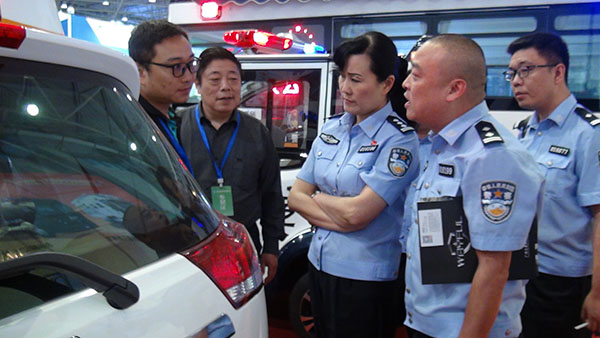森源鴻馬攜7款警務(wù)車亮相2017貴州警用裝備展示推介會(huì)(圖5) 森源鴻馬攜7款警務(wù)車亮相2017貴州警用裝備展示推介會(huì)(圖5)