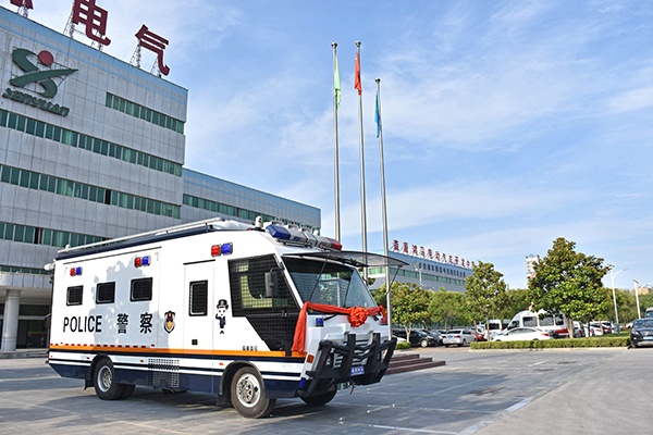 山東威海通過公安部警采中心購置9米全地形移動(dòng)警務(wù)方艙(圖1)