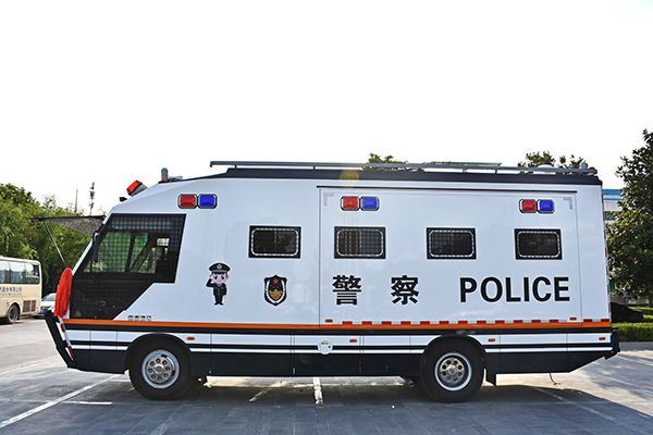 山東威海通過公安部警采中心購置9米全地形移動(dòng)警務(wù)方艙(圖4)