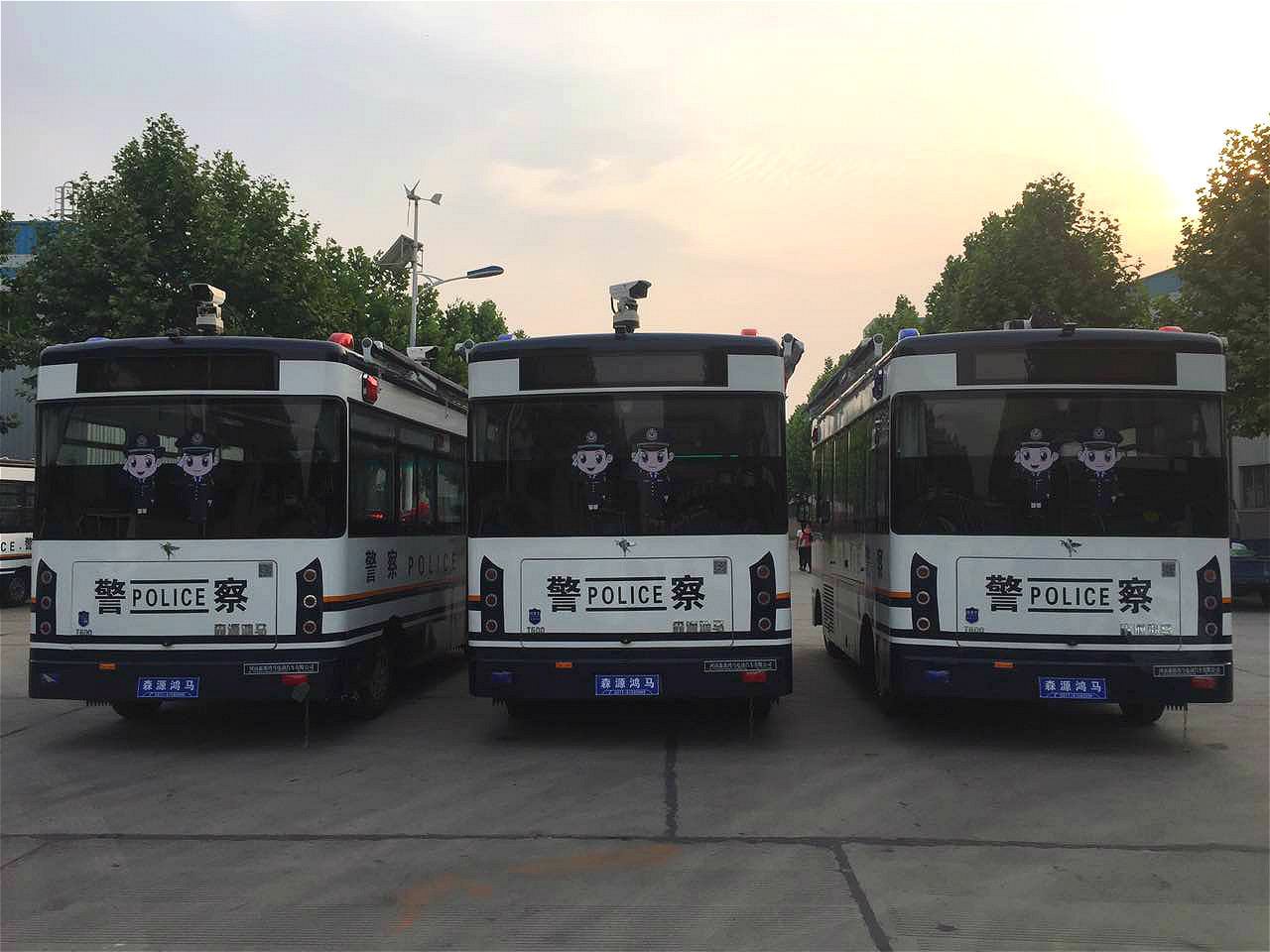 成都市公安局高新技術(shù)產(chǎn)業(yè)開發(fā)區(qū)分局采購的3臺6米移動警務(wù)室發(fā)車(圖2)