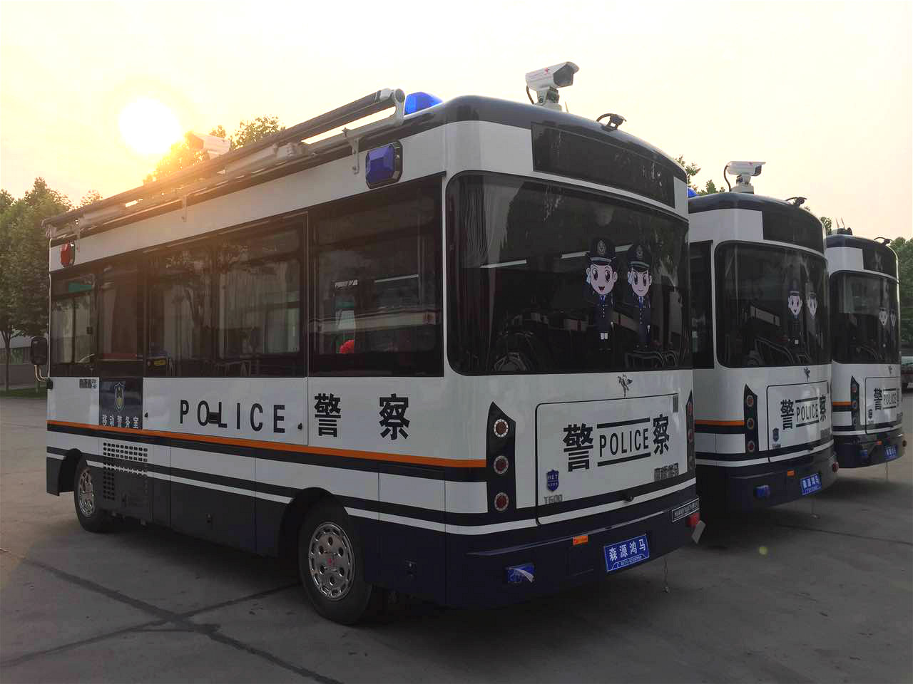 成都市公安局高新技術(shù)產(chǎn)業(yè)開發(fā)區(qū)分局采購的3臺6米移動警務(wù)室發(fā)車(圖3)