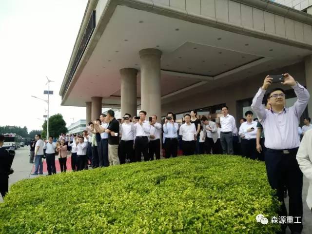 廣西壯族自治區(qū)黨政考察團蒞臨公司參觀考察 (圖3) 廣西壯族自治區(qū)黨政考察團蒞臨公司參觀考察 (圖3)