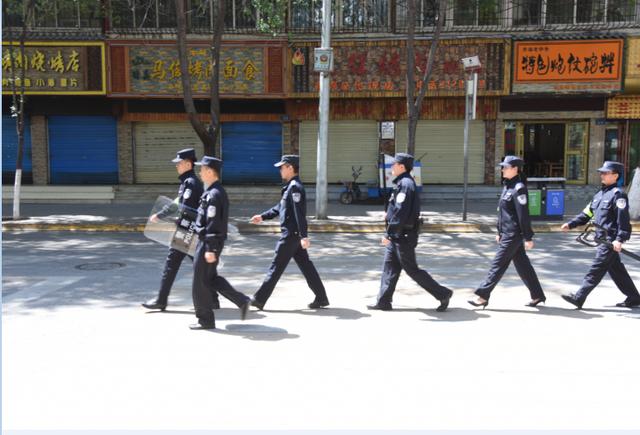 城中區(qū)召開綜合執(zhí)法服務站暨24小時平安在線 新聞發(fā)布會(圖6) 城中區(qū)召開綜合執(zhí)法服務站暨24小時平安在線 新聞發(fā)布會(圖6)