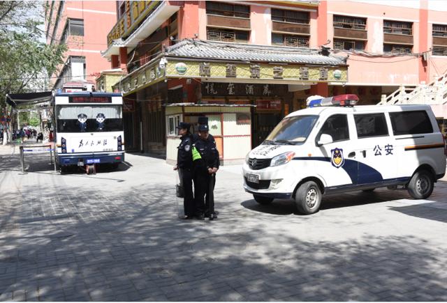 城中區(qū)召開綜合執(zhí)法服務站暨24小時平安在線 新聞發(fā)布會(圖4)