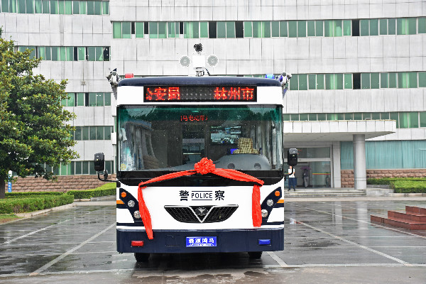 林州市采購(gòu)8米移動(dòng)警務(wù)方艙發(fā)車(圖1)