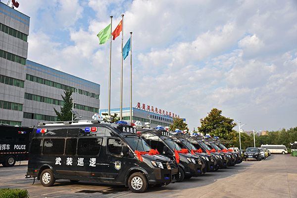 量身打造防暴運(yùn)兵車(chē)   新疆反恐再添新“利器”(圖2)