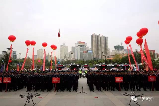 西寧城中區(qū)舉行綜合執(zhí)法服務(wù)站暨24小時(shí)平安在線全面啟動(dòng)儀式(圖2) 西寧城中區(qū)舉行綜合執(zhí)法服務(wù)站暨24小時(shí)平安在線全面啟動(dòng)儀式(圖2)