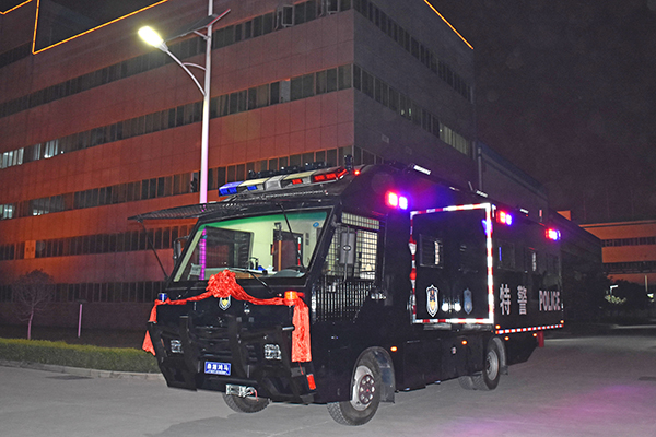 通訊指揮車列裝廣東佛山 警務(wù)指揮“看得見(jiàn) 調(diào)得動(dòng) 控得住”(圖2) 通訊指揮車列裝廣東佛山 警務(wù)指揮“看得見(jiàn) 調(diào)得動(dòng) 控得住”(圖2)