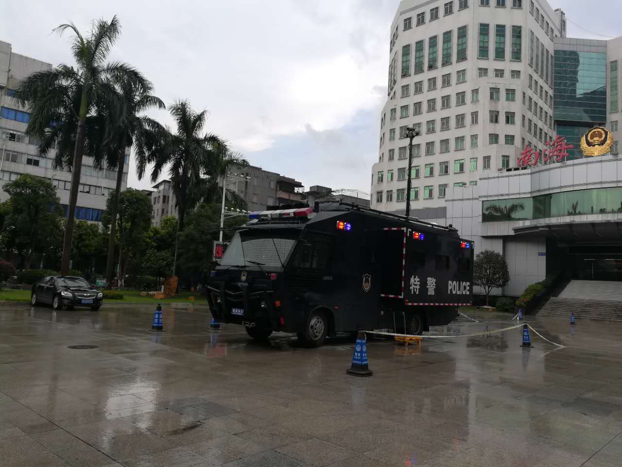 注意！前方超帥超高科技特警車輛出沒！