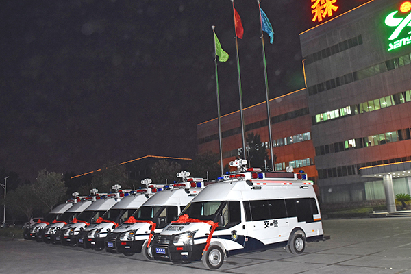 匯集先進科技 保障交通安全——廣州交管局21臺交警執(zhí)勤車首批發(fā)車(圖3)