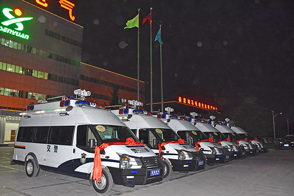 匯集先進科技 保障交通安全——廣州交管局21臺交警執(zhí)勤車首批發(fā)車(圖1)
