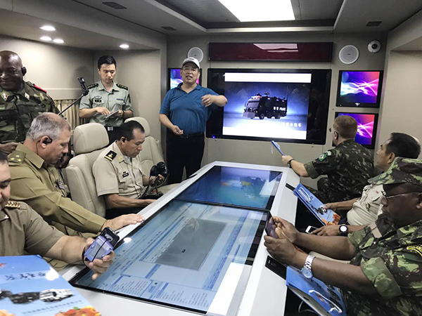 助國防 揚國威——森源鴻馬高精尖軍用特種車亮相國防信息化裝備展(圖3) 助國防 揚國威——森源鴻馬高精尖軍用特種車亮相國防信息化裝備展(圖3)