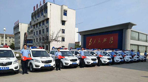河南永城市舉行公安機(jī)關(guān)警用裝備集中發(fā)放儀式(圖3) 河南永城市舉行公安機(jī)關(guān)警用裝備集中發(fā)放儀式(圖3)