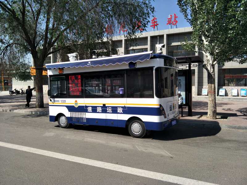 裝備提升 服務(wù)貼心杭錦旗分局多功能可移動執(zhí)法車上崗(圖1)