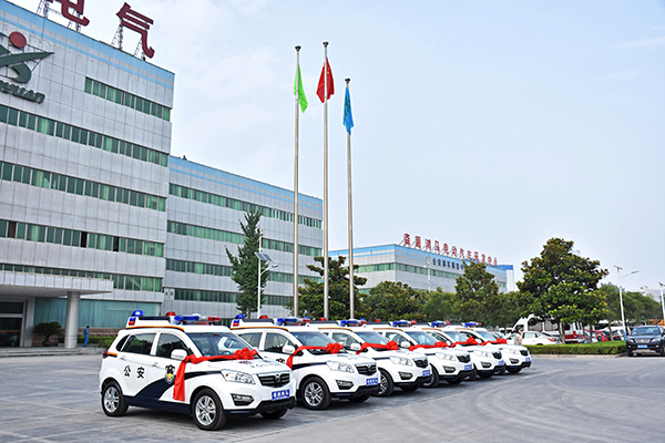 山東濱州警用SUV電動(dòng)巡邏車發(fā)車 全面提升交警路面動(dòng)態(tài)管控能力(圖1) 山東濱州警用SUV電動(dòng)巡邏車發(fā)車 全面提升交警路面動(dòng)態(tài)管控能力(圖1)
