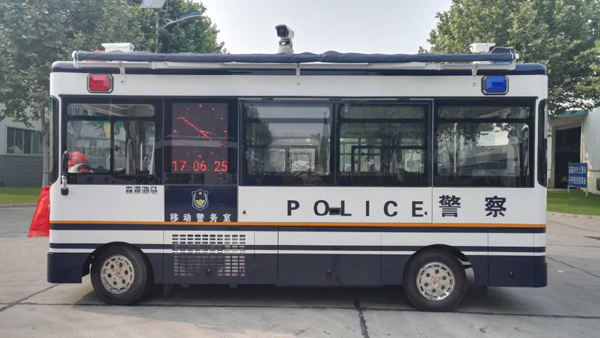 避暑勝地再添高科技裝備??河北承德移動警務(wù)室發(fā)車(圖3)