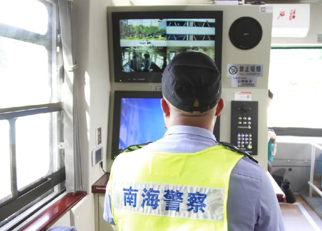 南海移動(dòng)警務(wù)室列裝上崗——有一種態(tài)度叫全力以赴 有一種精神叫不眠(圖4) 南海移動(dòng)警務(wù)室列裝上崗——有一種態(tài)度叫全力以赴 有一種精神叫不眠(圖4)