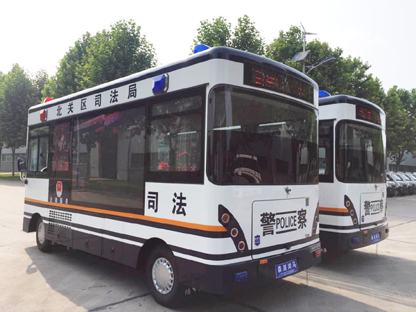 河南安陽創(chuàng)新司法宣傳新途徑 移動(dòng)司法宣傳車“走馬上任”(圖4)