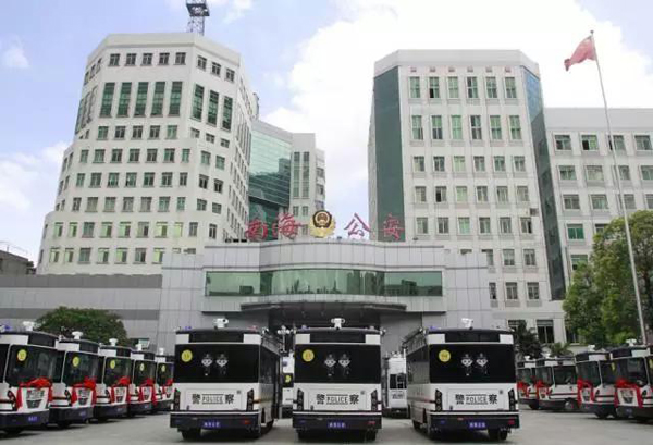 南海投用25輛“移動(dòng)警務(wù)室” ——民警移動(dòng)辦公,接處警更快更高效(圖2) 南海投用25輛“移動(dòng)警務(wù)室” ——民警移動(dòng)辦公,接處警更快更高效(圖2)