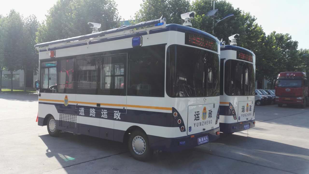 內蒙古鄂爾多斯運管局移動執(zhí)法車走向前沿   保障道路運輸安全(圖4)