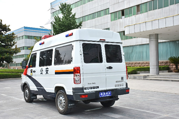 忠誠鐵衛(wèi) 守護(hù)平安——吉林省吉林市采購的警用囚車發(fā)車(圖4)