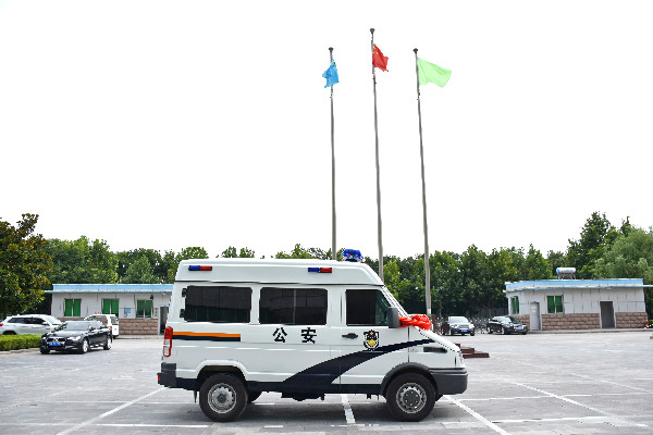 忠誠鐵衛(wèi) 守護(hù)平安——吉林省吉林市采購的警用囚車發(fā)車(圖3)