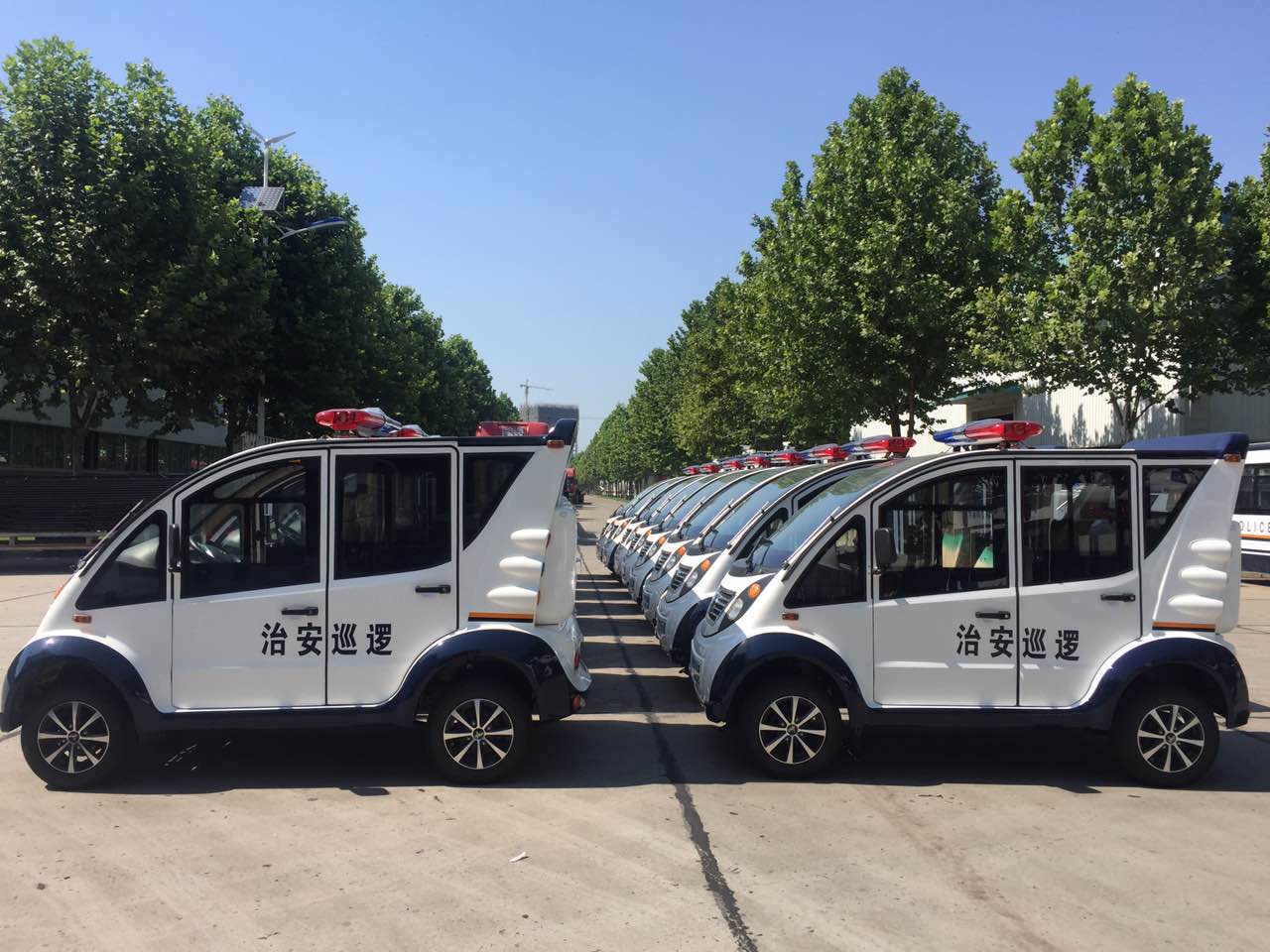 便民服務(wù)第一線  南陽市內(nèi)鄉(xiāng)縣16臺(tái)電動(dòng)巡邏車發(fā)車(圖3)