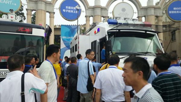 森源鴻馬攜流動(dòng)檢察室亮相2017全國(guó)檢察機(jī)關(guān)科技裝備展(圖6) 森源鴻馬攜流動(dòng)檢察室亮相2017全國(guó)檢察機(jī)關(guān)科技裝備展(圖6)