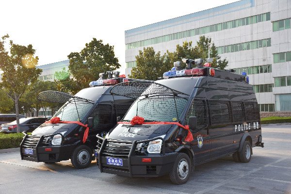 南陽市桐柏縣通過公安部警采中心采購的防暴運兵車發(fā)車(圖2)