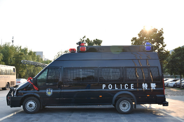 南陽市桐柏縣通過公安部警采中心采購的防暴運兵車發(fā)車(圖4)