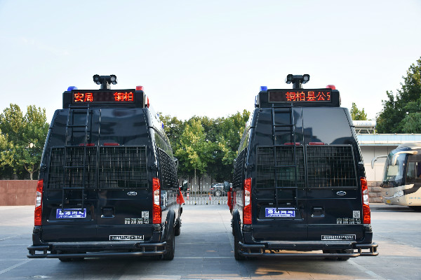 南陽市桐柏縣通過公安部警采中心采購的防暴運兵車發(fā)車(圖7)
