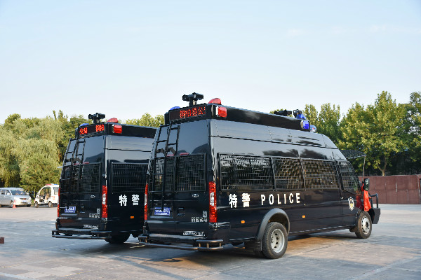 南陽市桐柏縣通過公安部警采中心采購的防暴運兵車發(fā)車(圖6)