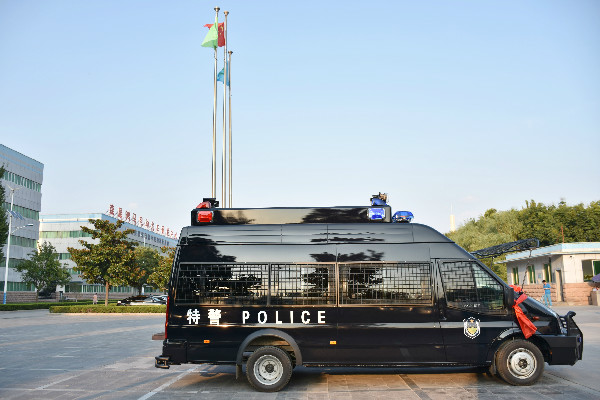 南陽市桐柏縣通過公安部警采中心采購的防暴運兵車發(fā)車(圖5)