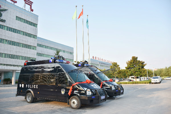 南陽市桐柏縣通過公安部警采中心采購的防暴運兵車發(fā)車(圖3)