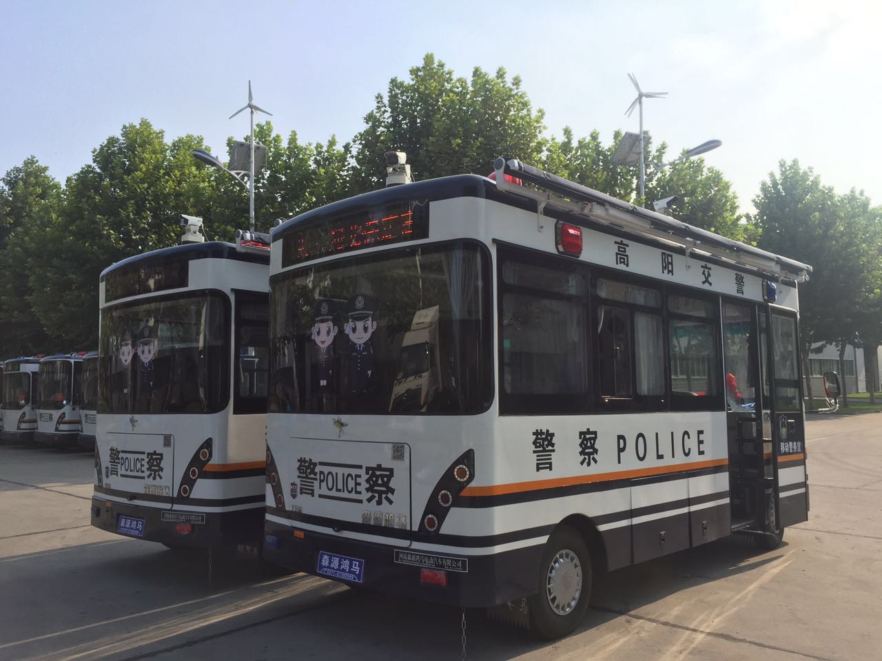 河北高陽縣采購的移動警務(wù)室發(fā)車(圖4)